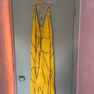 Cute yellow maxi dress!☀️